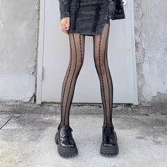 Hnewly A pair of retro-style striped mesh tights, fashion stockings, women's fashion socks