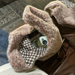 Hnewly Valentine's Day Gift Cute Pink Plush Leopard Daily Mini Wrist Pouch Custom Soft Fluffy Faux Fur Sweet Girl Shopping Handbag