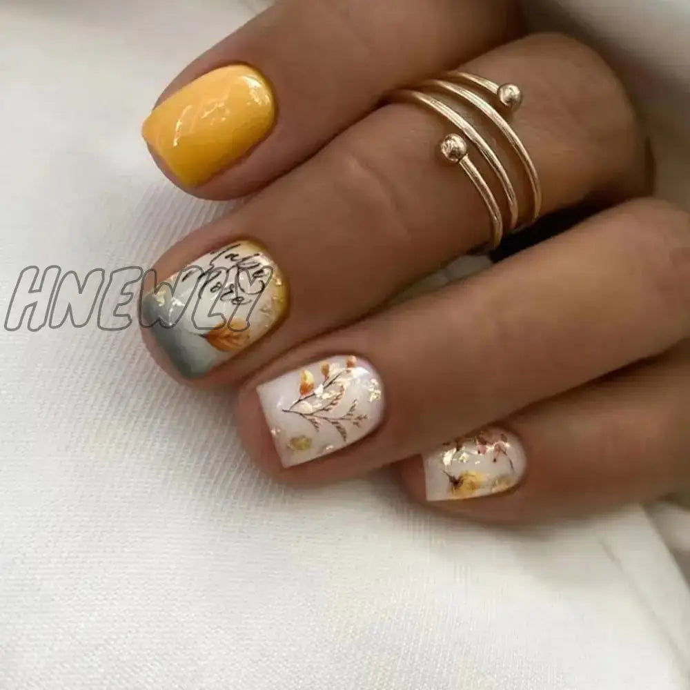 24pcs Short Round False Nails French Ballet Nail Little Bear Leaf Gold Slices Full Cover Detachable Press on Nail Tips