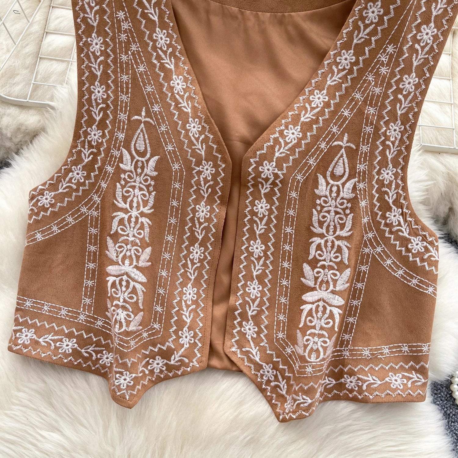 Hnewly  Bohemian Style Retro Sleeveless Vest Women's Autumn Embroidery V-neck Temperament Top Versatile Short Cardigan Jacket