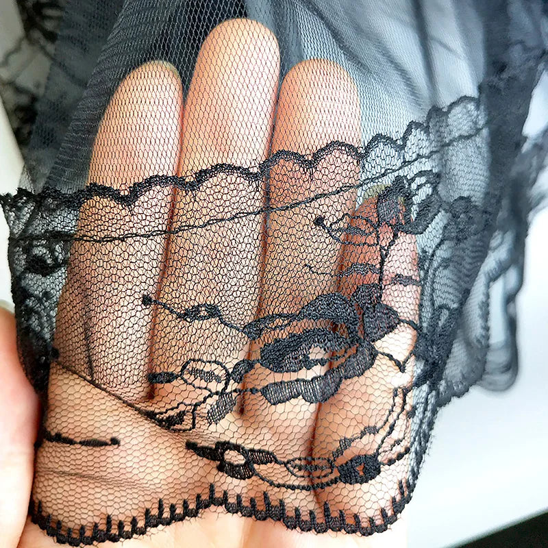 Hnewly 2 Tier Black White Flower Lace Edge Bridal Veils with Comb Elegant Vintage Wedding Cosplay Performance Hair Accessories