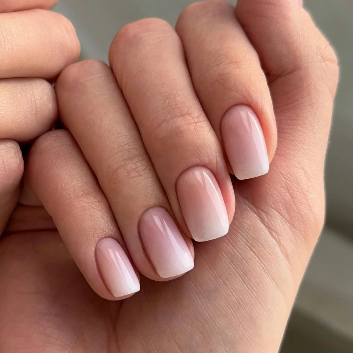 Hnewly 24Pcs Naked Pink French White Side False Nails Short Simple Nail Beauty Press on Fake Nails Full Cover Artificial Nails Tips