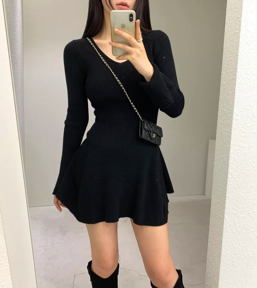 Hnewly Vintage Screw Thread V-neck Flare Sleeves Knitted Sweater Mini Dresses for Women Clothing Elegant Sexy Bodycon Dress Winter
