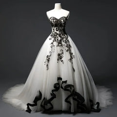 Hnewly  Gothic Wedding Dresses Lace Appliques Black White Vintage Bridal Gowns Sweetheart Sleeveless Tulle Robe De Mariee customsized