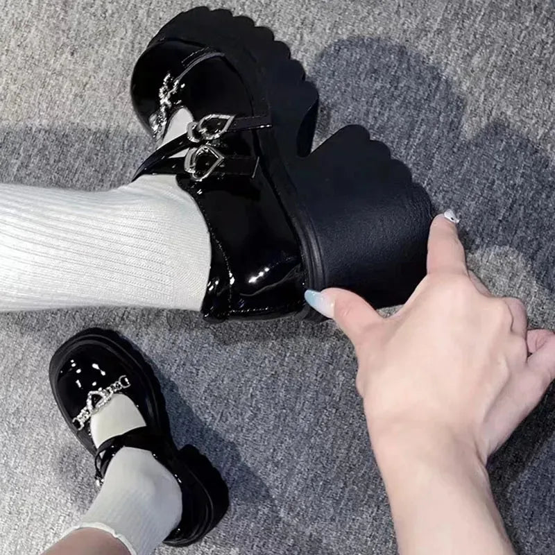 Hnewly Sweet Heart-Shaped Buckle Lolita Shoes Women Patent Leather Platform Mary Janes Woman Metal Decoration Chunky Heels Pumps