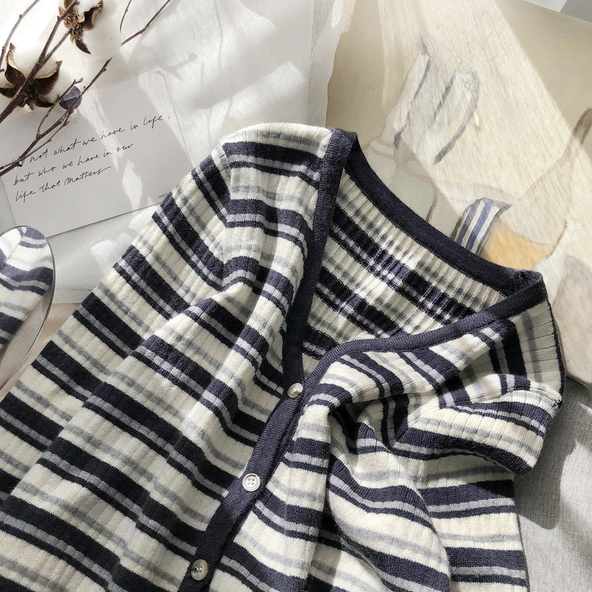 Hnewly  Women's Retro Striped Sweater Korean V-neck Contrasting Spring Autumn Long Sleeved Knitted Cardigan Coat  All-Matchded Loose Top