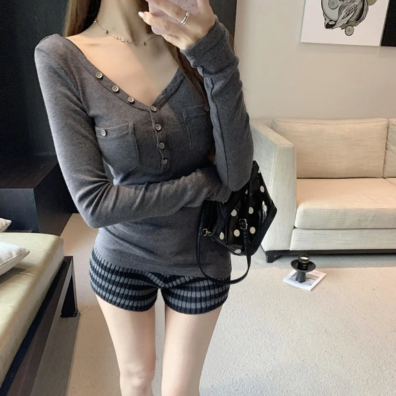 Hnewly Women Tops y2k Clothes Solid Color Buttons V Neck Slim Fit Long Sleeve T Shirts with Pockets 2000s Clothing Streetwear