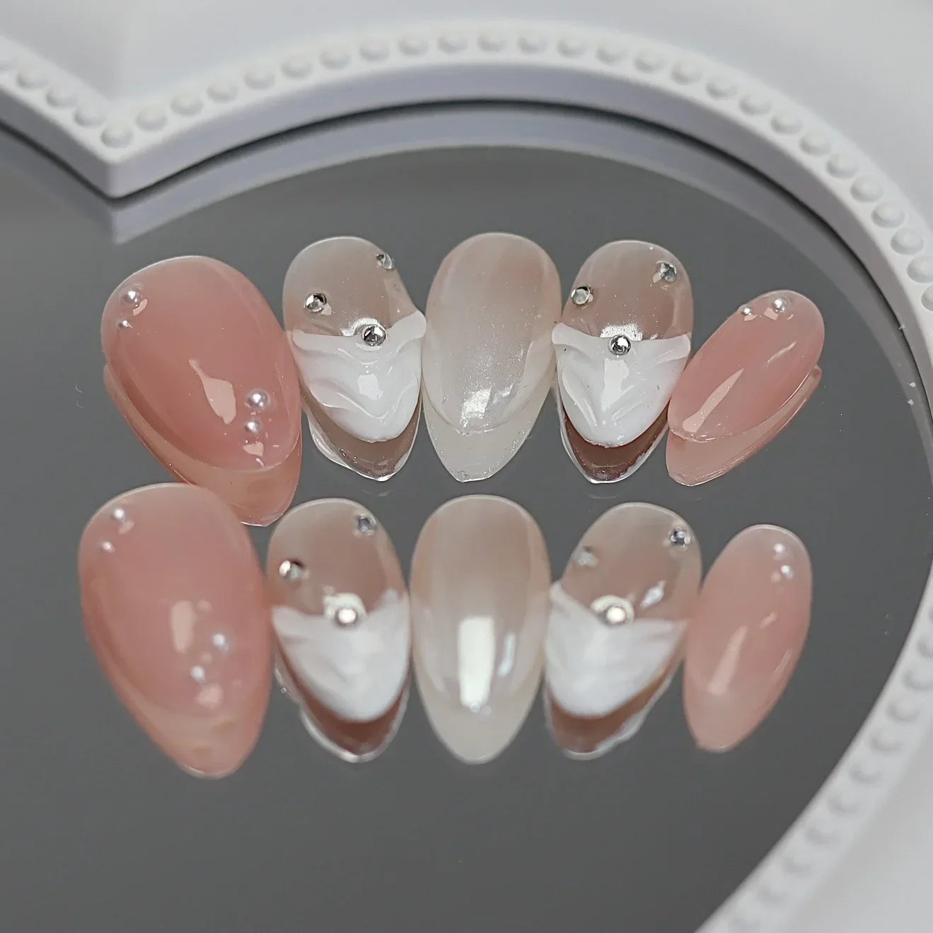 Hnewly 10Pcs Handmade Press on Nails Cat Eye Moon Decorations Aurora False Nails Short Almond Acrylic Wearable Manicure for Spice Girl