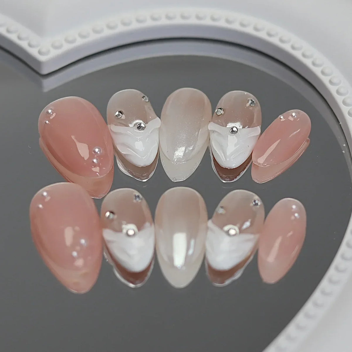 Hnewly 10Pcs Handmade Press on Nails Cat Eye Moon Decorations Aurora False Nails Short Almond Acrylic Wearable Manicure for Spice Girl