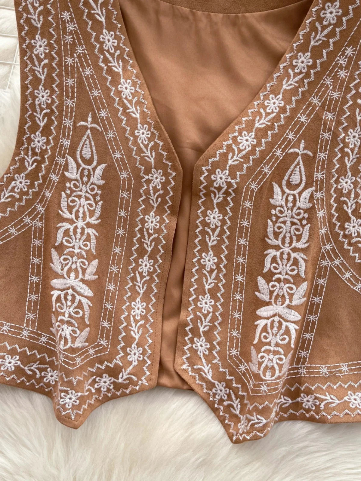 Hnewly  Bohemian Style Retro Sleeveless Vest Women's Autumn Embroidery V-neck Temperament Top Versatile Short Cardigan Jacket