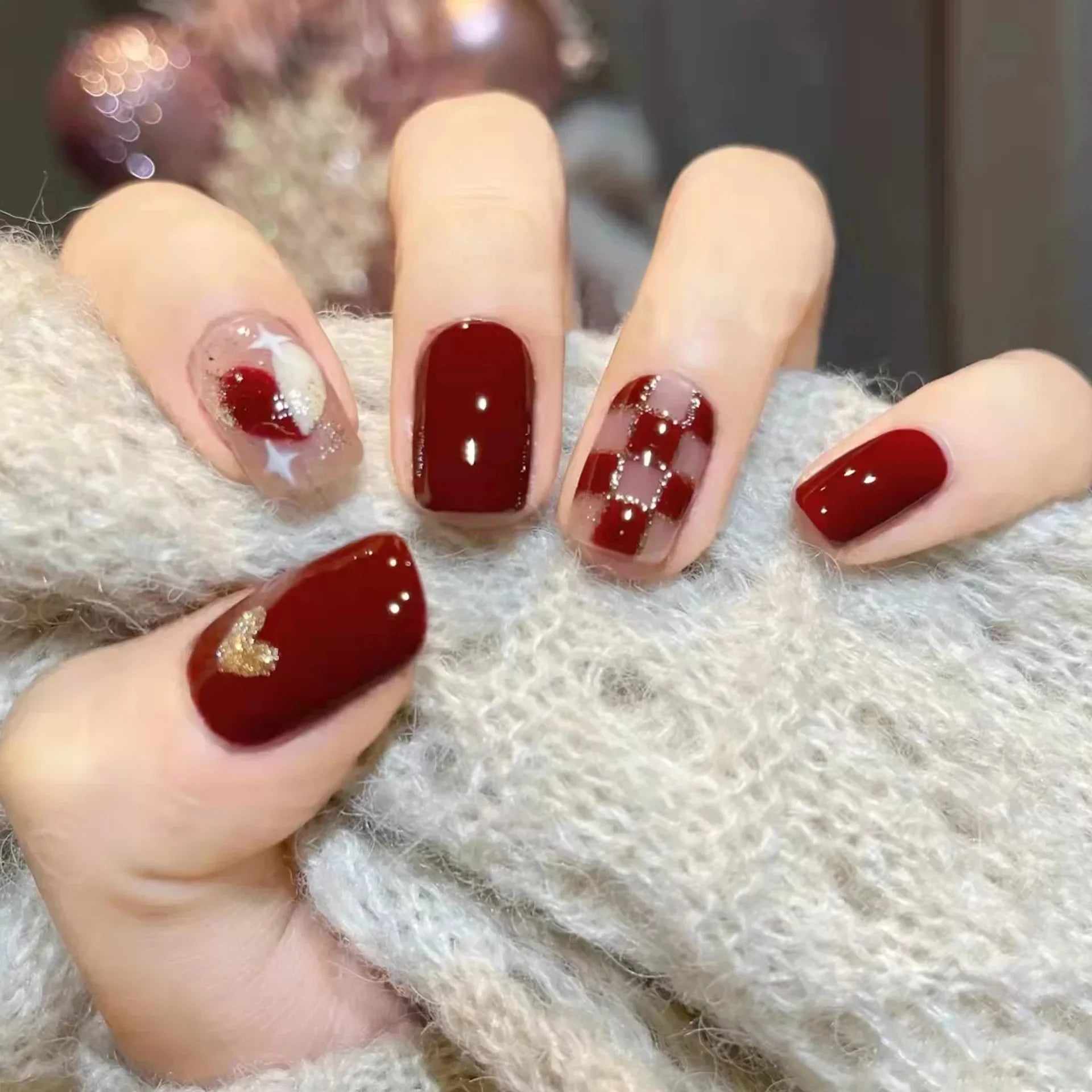 Hnewly 24pcs Red Rose False Nails Full Coverage Set Reusable Fake Nails Faux Acrylic Press on Nails with Accessories