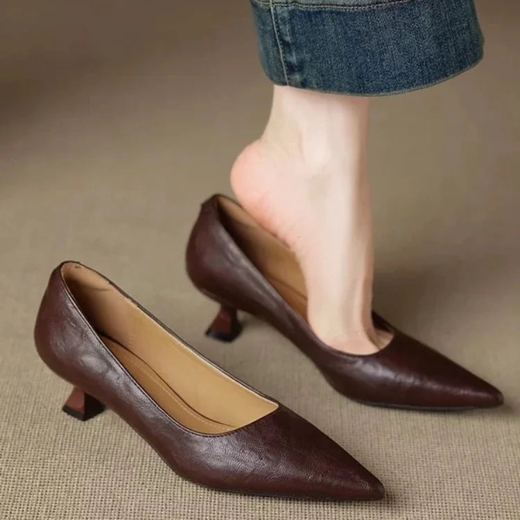 Hnewly  A new French-style pointed-toe, elegant, shallow single-toe women's shoe, a versatile commuter slim heel women's shoe