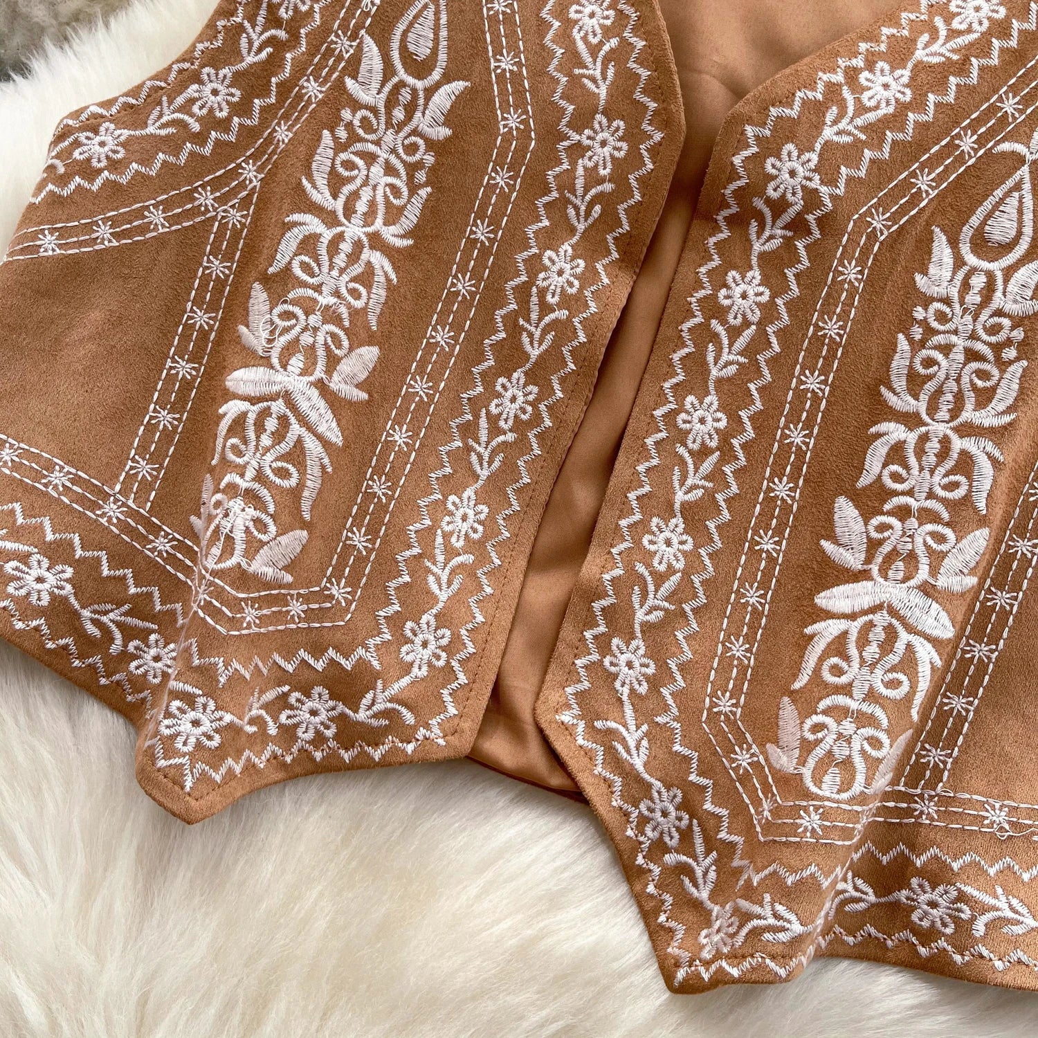 Hnewly  Bohemian Style Retro Sleeveless Vest Women's Autumn Embroidery V-neck Temperament Top Versatile Short Cardigan Jacket