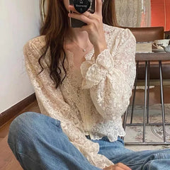 Hnewly  Retro V-neck Inner Lace for Women Heavy Industry Embroidery Design Horn Lace Tops