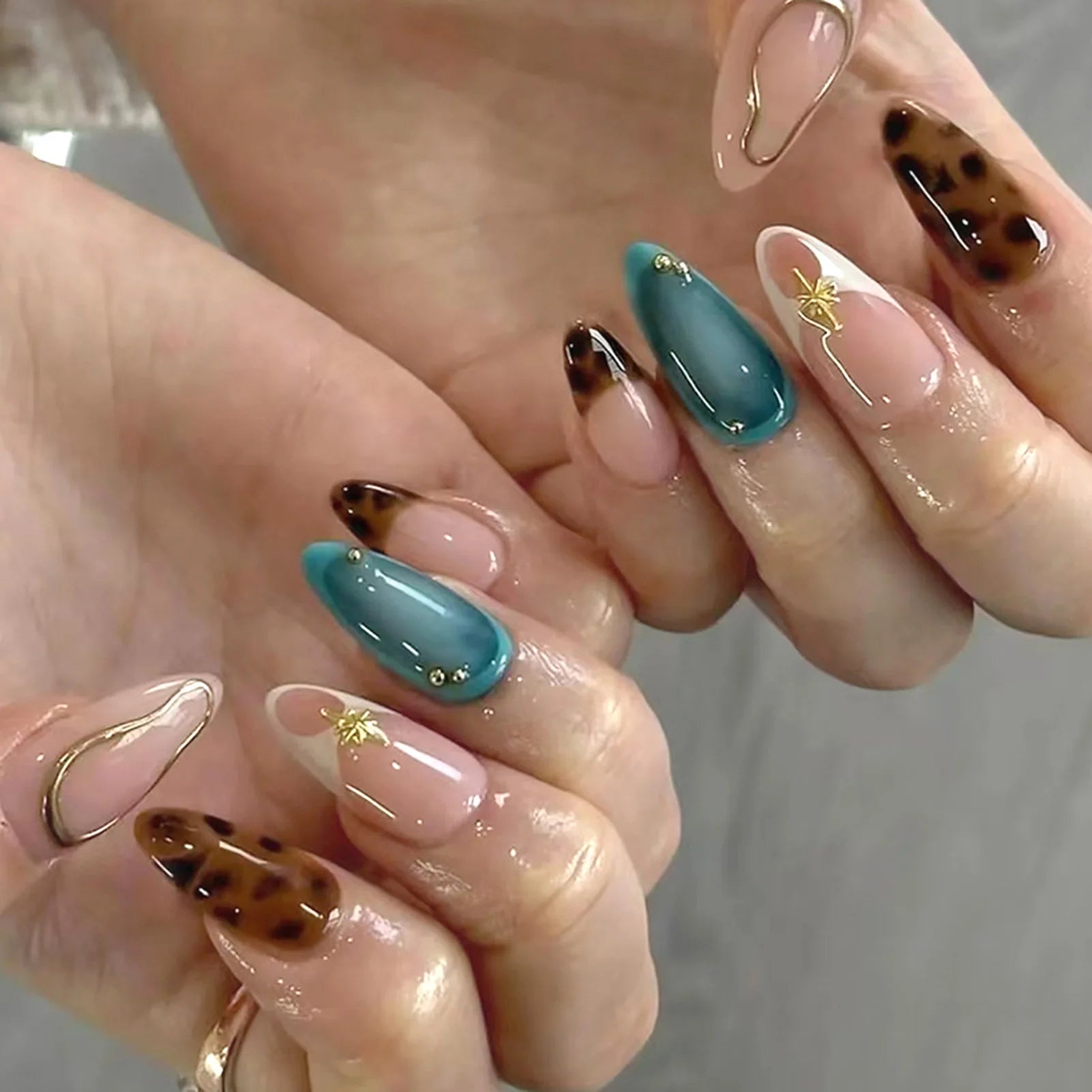 Hnewly Pink French Style Fake Nails 3D Bowknot Designs Short Square Press on Nails Sweet Korean Fashion False Nails for Women and Girls