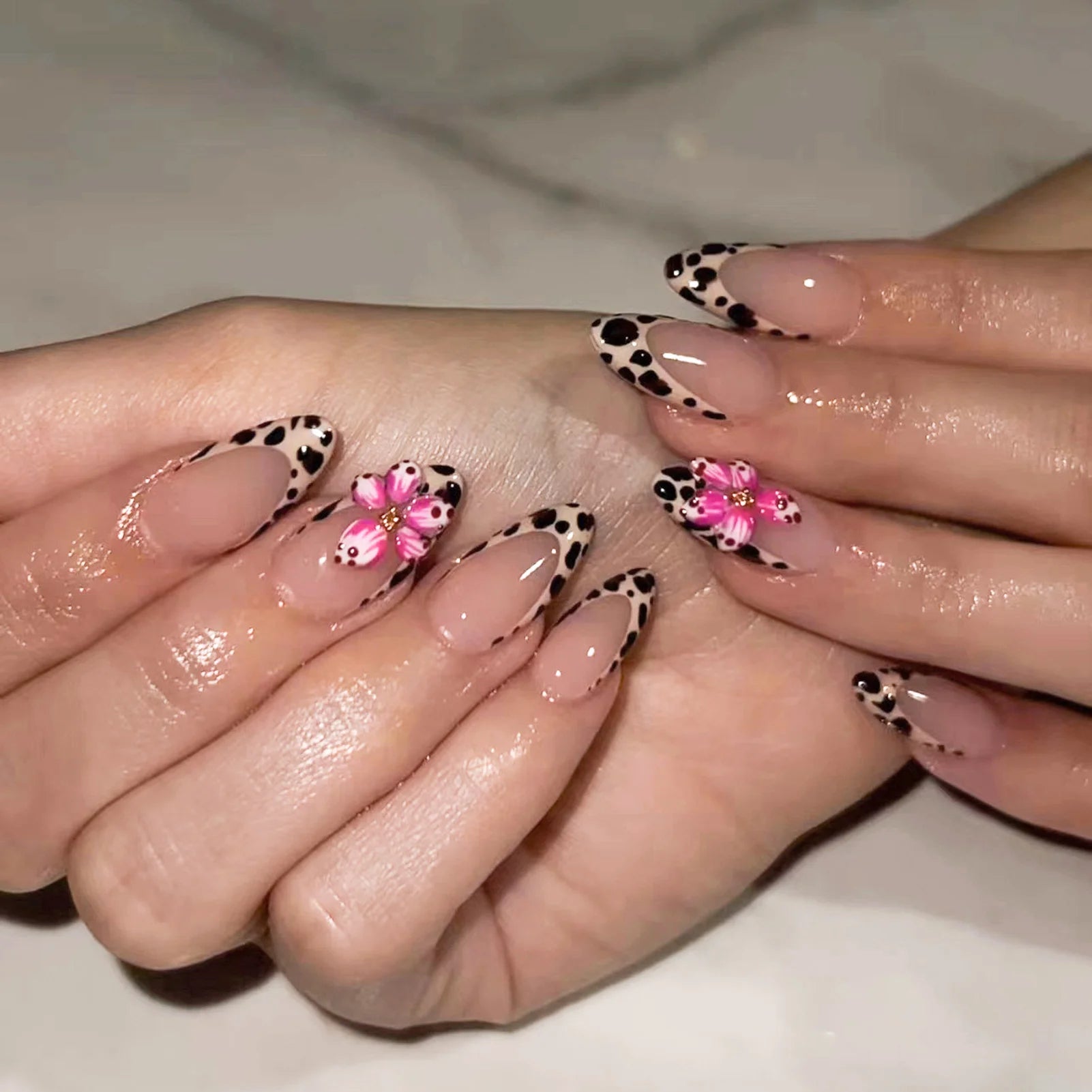 Hnewly Pink French Style Fake Nails 3D Bowknot Designs Short Square Press on Nails Sweet Korean Fashion False Nails for Women and Girls