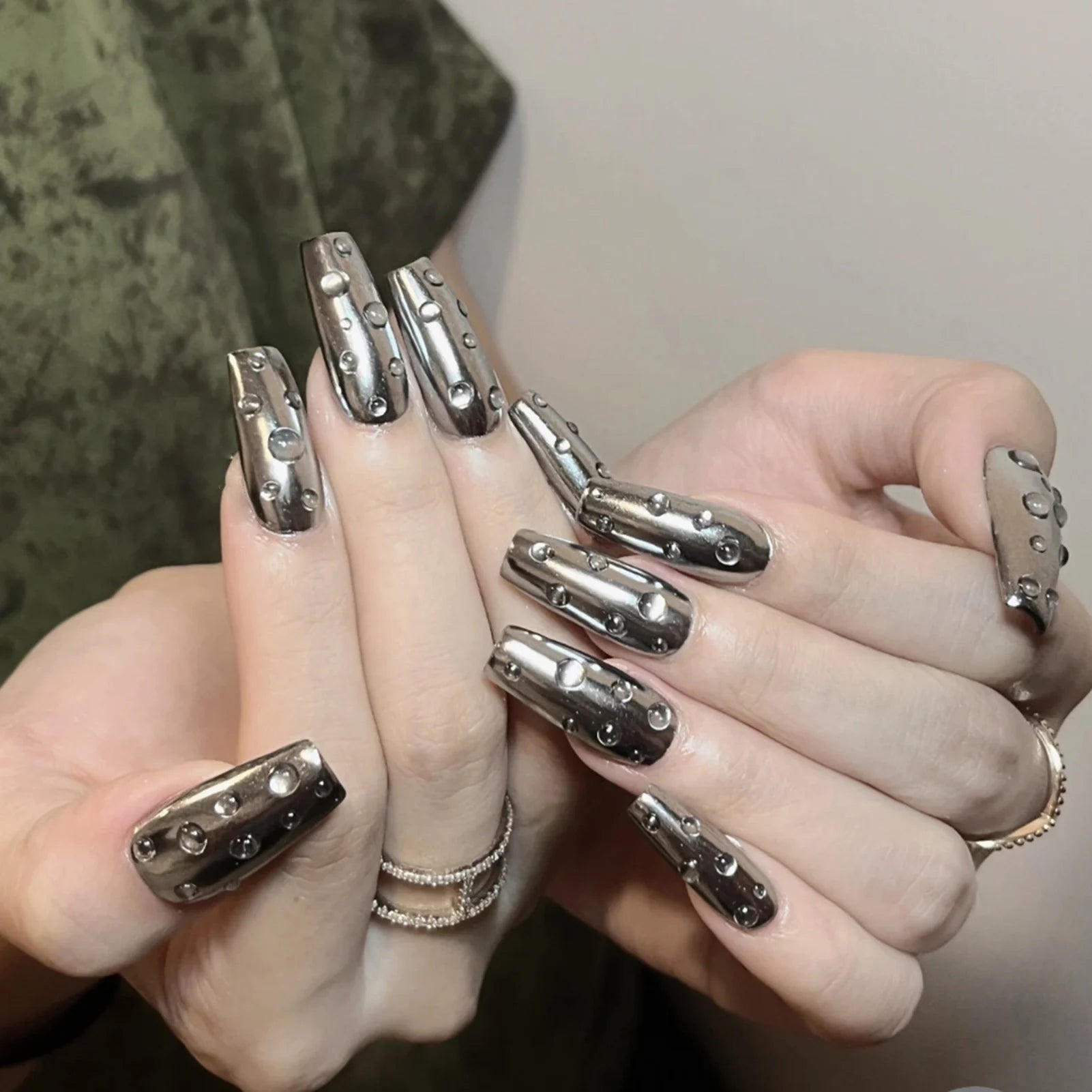 Hnewly 24pcs Punk Metal Fake Nails Press On Finished Long Pointed Silver Mirror y2k Nail Tips Full Cover Stiletto False Nails For Girl