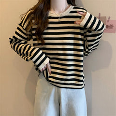 Hnewly  Women's Striped T-shirt Basic Tops Spring Autumn Fashion Color Contrast Loose O-neck Long Sleeve knitting Sweater