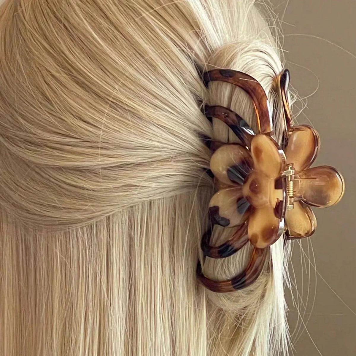 Hnewly  1PC Large 13CM Lazy Wind Temperament Grab Clip Summer Hair Volume More Translucent Curry Color System Plate Hair Clip Shark Clip
