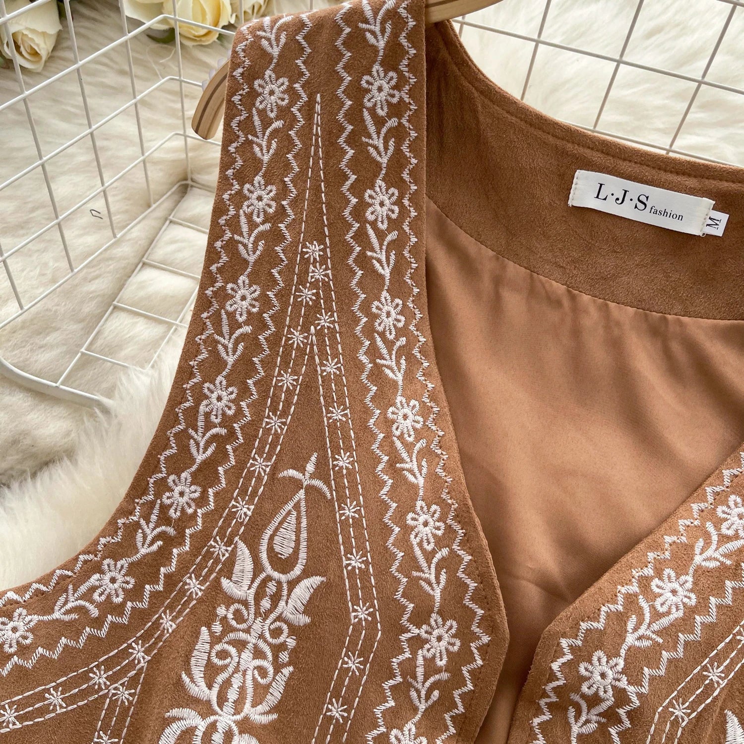 Hnewly  Bohemian Style Retro Sleeveless Vest Women's Autumn Embroidery V-neck Temperament Top Versatile Short Cardigan Jacket