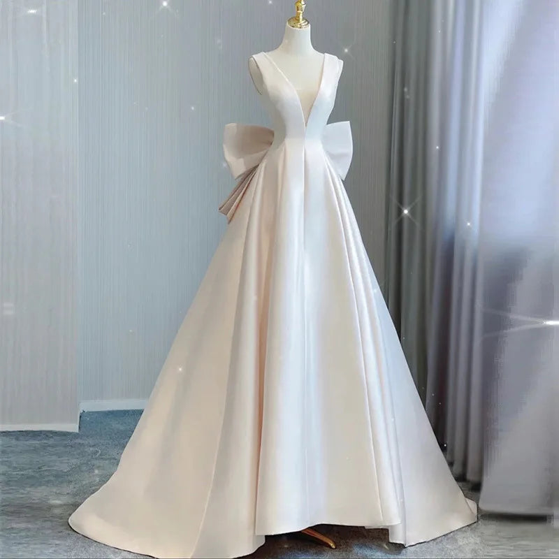 Hnewly  Retro Satin V-neck Wedding Dress With Simple Temperament Engagement Birthday Dress Backless Bow Big Tail Customized