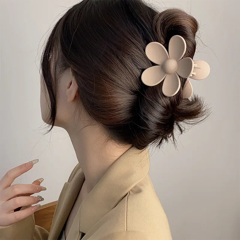 Hnewly 8Pcs Fashion Hair Clips for Women Flower Shape Large Claw Clips for Thick Hair Ponytail Hairpins Barrette Girls Hair Accessories
