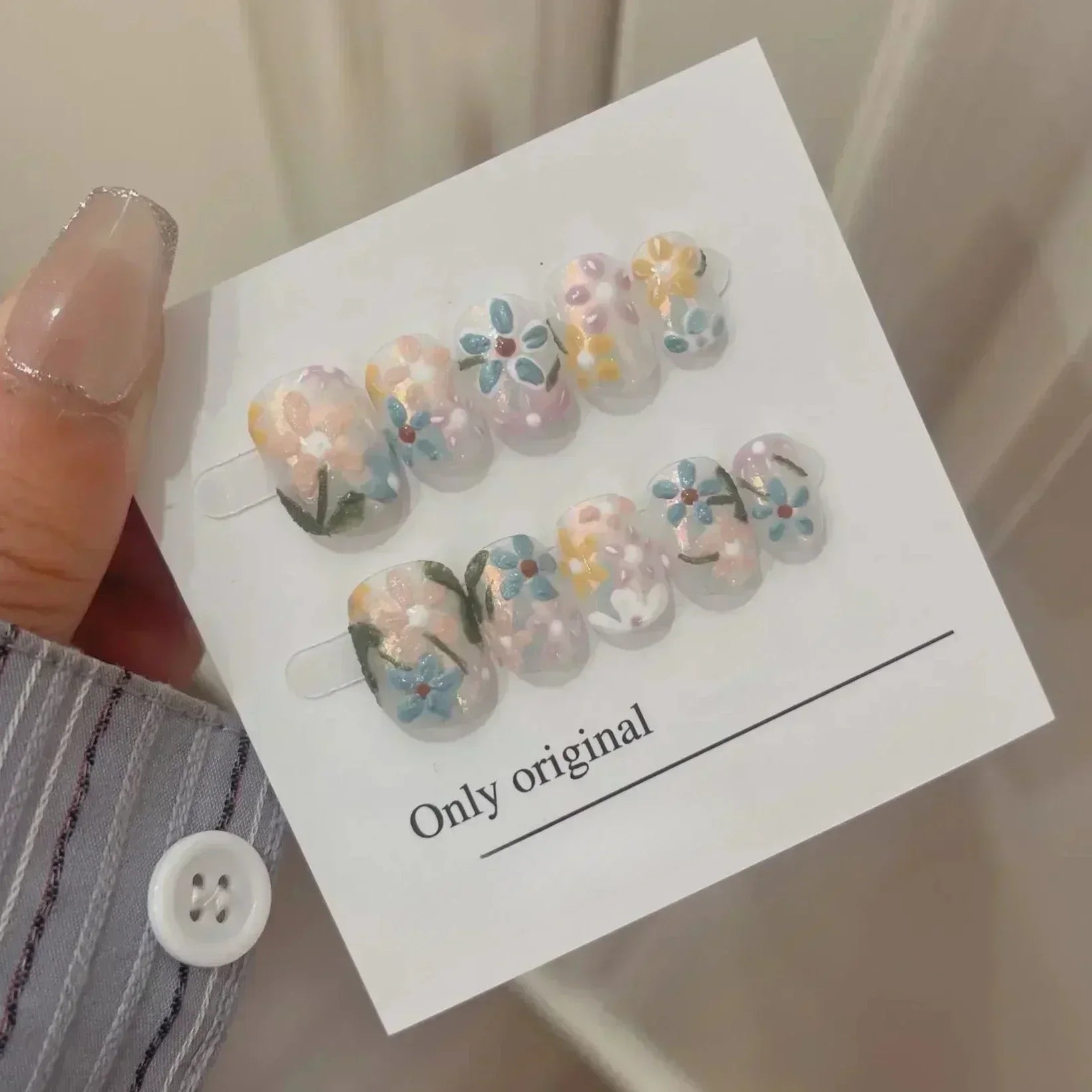 Hnewly 10pcs Mini Flower Fake Nails Short Square Press on Nails Glitter Cat Eye False Nails Full Cover Sweet Cute Manicure Nail Art Tip