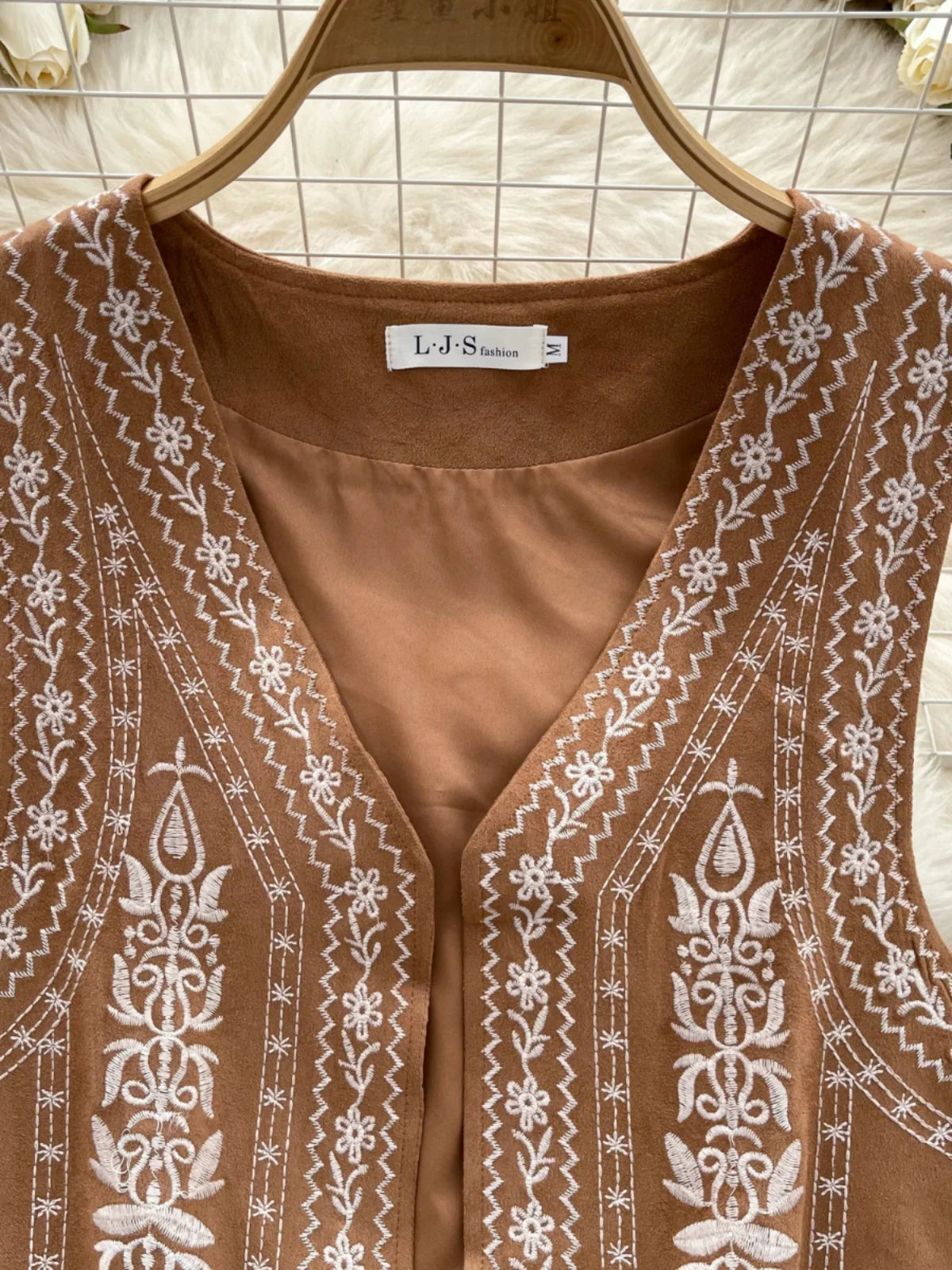Hnewly  Bohemian Style Retro Sleeveless Vest Women's Autumn Embroidery V-neck Temperament Top Versatile Short Cardigan Jacket