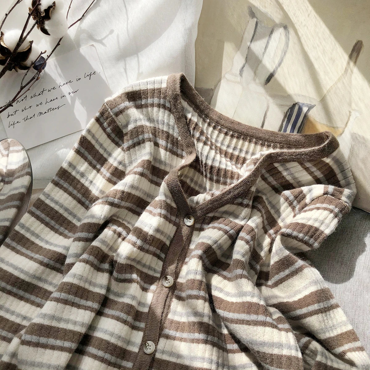 Hnewly  Women's Retro Striped Sweater Korean V-neck Contrasting Spring Autumn Long Sleeved Knitted Cardigan Coat  All-Matchded Loose Top