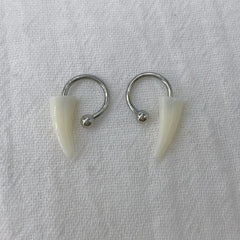 Hnewly  1Pc Stainless Steel Fangs Lip Piercing Labret Lip Ring Goth Cosplay Vampire Teeth For Women Men Body Jewelry Punk