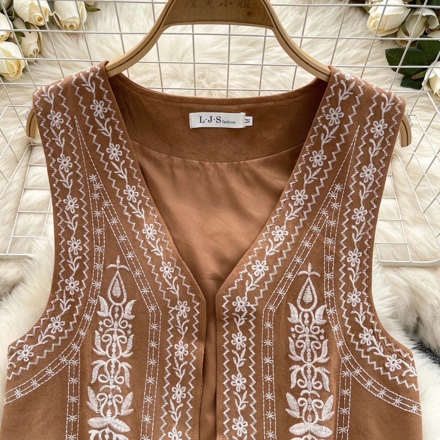 Hnewly  Bohemian Style Retro Sleeveless Vest Women's Autumn Embroidery V-neck Temperament Top Versatile Short Cardigan Jacket