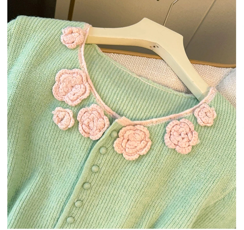 Hnewly  Flower Appliques Round Neck Knit Sweater Women's Sweet Long Sleeve 2025 Early Autumn Knitwear Loose Single Breasted Design Tops
