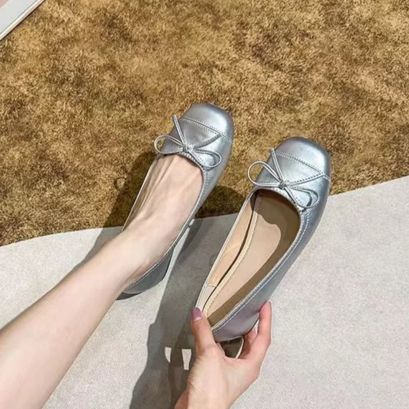 Hnewly  Spring/Autumn Round Head Sexy Comfortable Non-slip Casual Sneakers Fashionable New Style Bow Elegant Flat Shoes for Women
