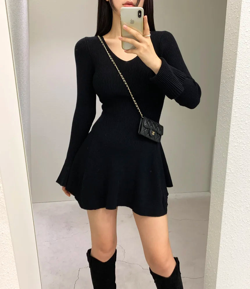 Hnewly Vintage Screw Thread V-neck Flare Sleeves Knitted Sweater Mini Dresses for Women Clothing Elegant Sexy Bodycon Dress Winter