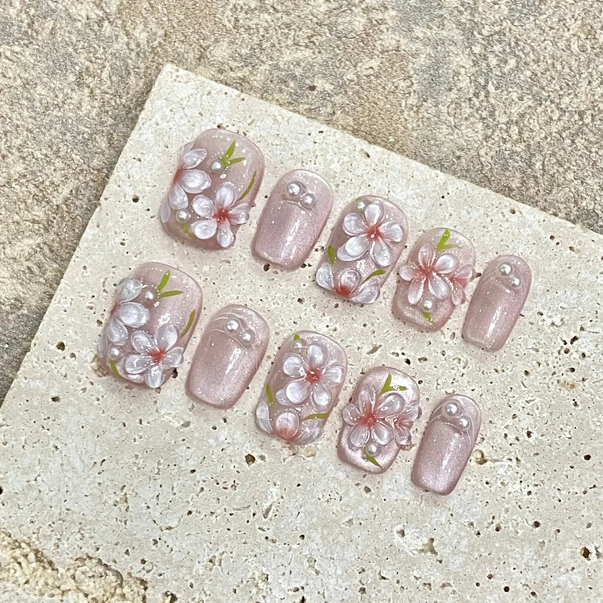 Hnewly 10pcs Mini Flower Fake Nails Short Square Press on Nails Glitter Cat Eye False Nails Full Cover Sweet Cute Manicure Nail Art Tip