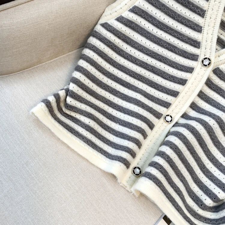 Hnewly  Spring V-Neck Striped Knitted Vest Korean Hollow Out Sleeveless Top Women's 2023 Autumn Loose All-Matched Outwear Cardigan Tank
