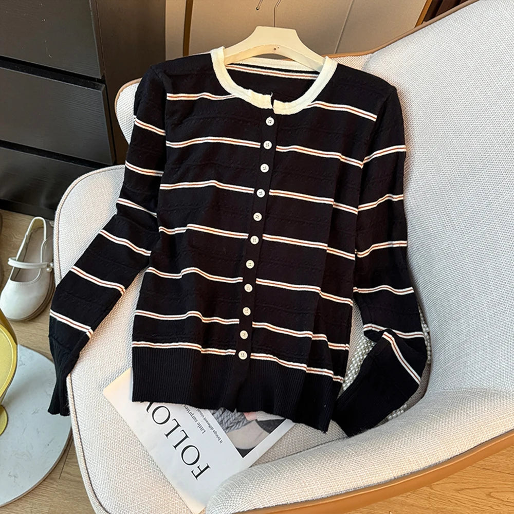 Hnewly  Striped O-neck Long Sleeve Knitted Sweater Women's 2025 Autumn Korean Retro Color Block Loose Fit Versatile Single Breasted Tops