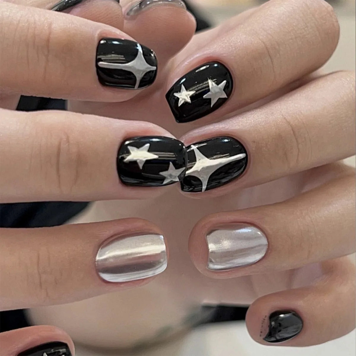 Hnewly 24pcs Gradient False Nails Cute Star Printed Design Fake Nail Short Square Faux Ongles Manicure Nail Stickers Press On Nail Tips