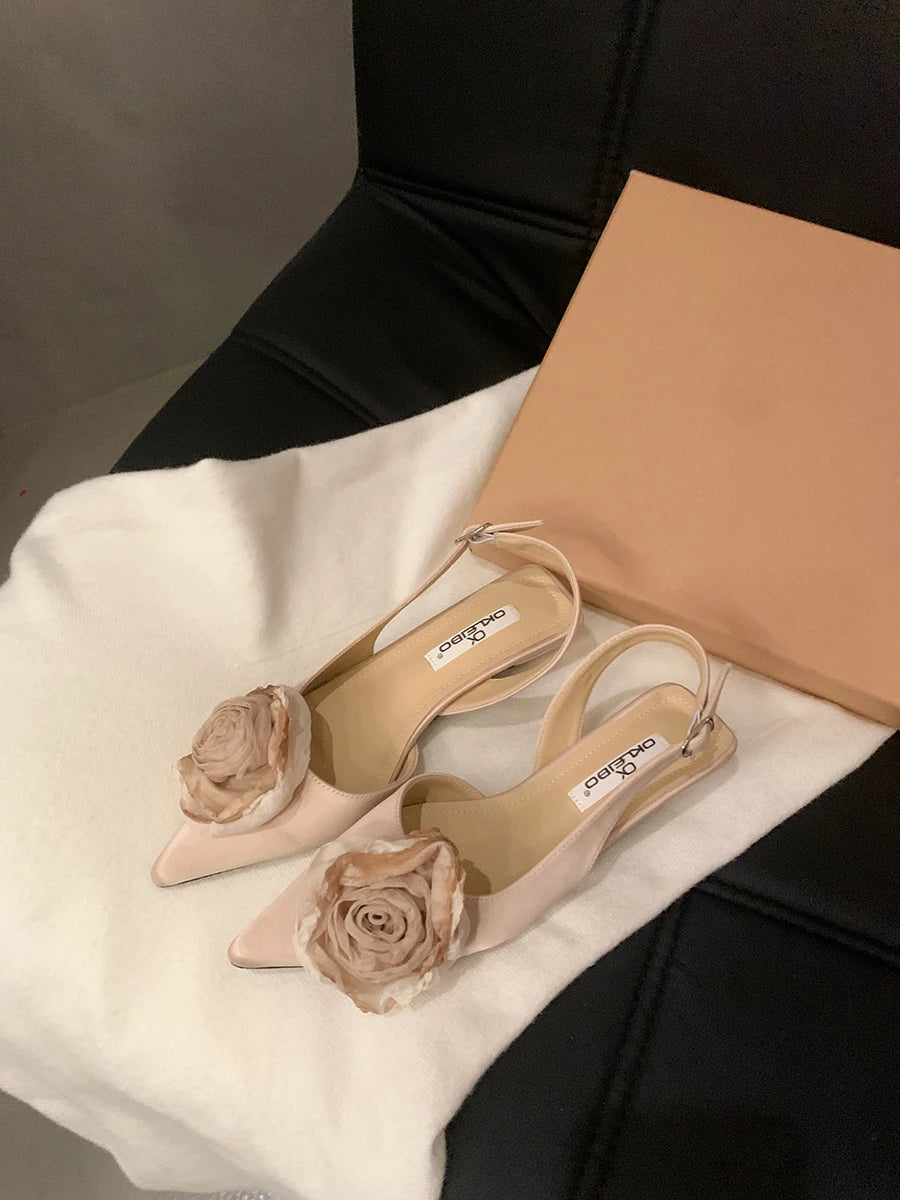Hnewly New Flower Designer Sandals Women Elegant Satin Mule Shoes Summer Pointed Toe Pumps Low Heel Flowers Slingback Sandals Female