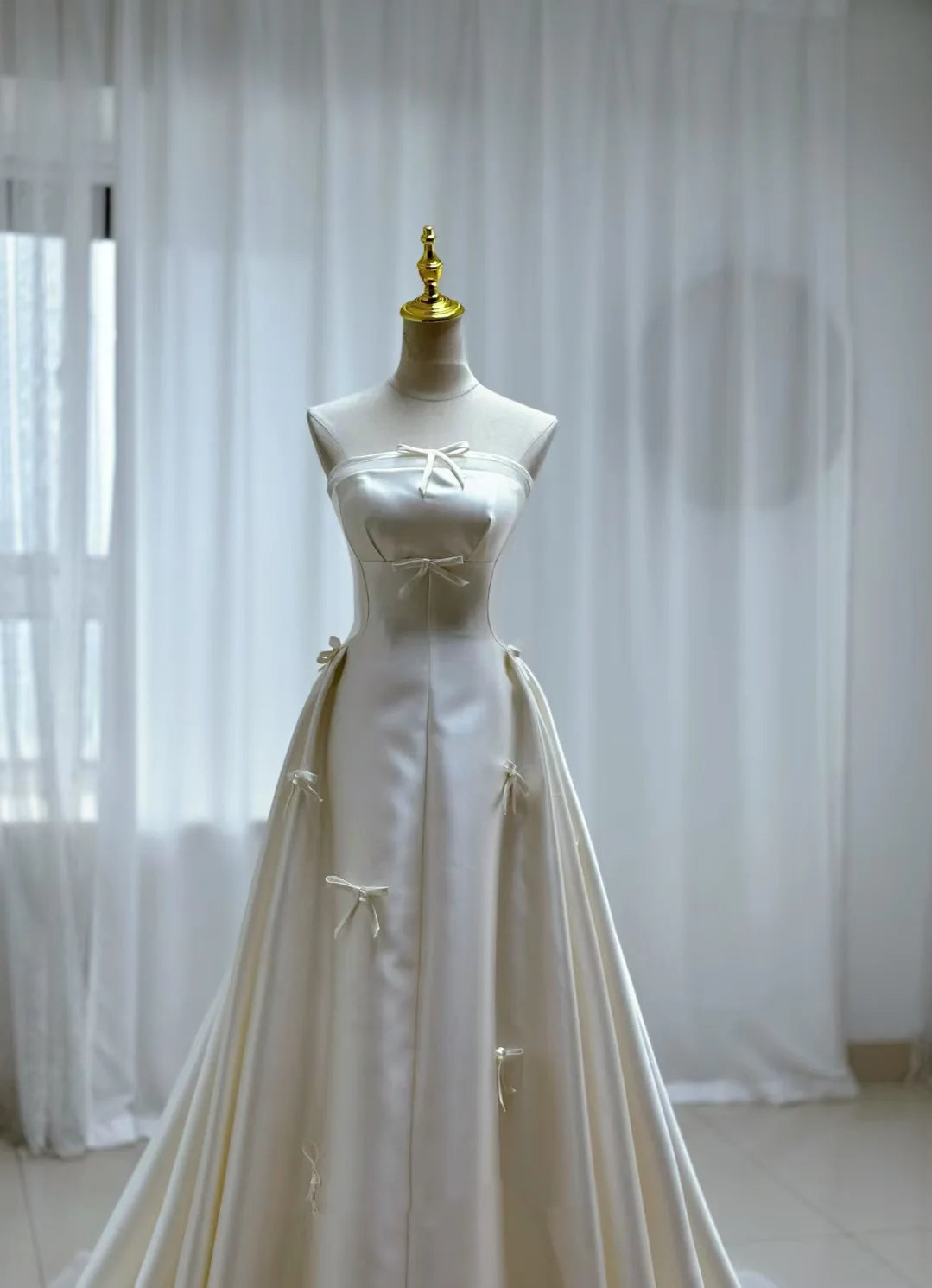 Hnewly  Satin Wedding Dress Strapless Morning Robe Bridal Engagement Certification Toasting Dress French Luxury Simple Dress Customized