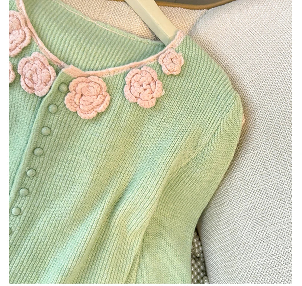 Hnewly  Flower Appliques Round Neck Knit Sweater Women's Sweet Long Sleeve 2025 Early Autumn Knitwear Loose Single Breasted Design Tops