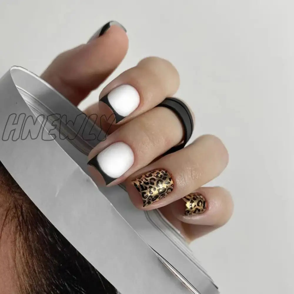 Hnewly Short Square False Nails Aurora Silver Adhesive Glitter Gradient Design Detachable Fake